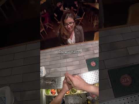 Gin tônica de pepino #drink #cocktail #Bartender #pov #bartenderlife