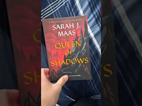 can we just take a moment to appreciate these covers #tog #throneofglass #shorts #booktok #books#fyp
