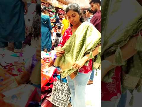 | सासूबाईची शॉपिंग 🥰 | #minivlog #shorts #youtube_shorts #marathivlog #vlog #vlogging #diwali