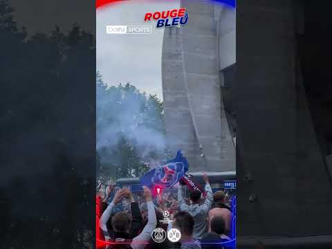 🔴🔵🔥 Les fans du PSG mettent le feu aux abords du Parc avant le match contre Dortmund ! #shorts thumbnail