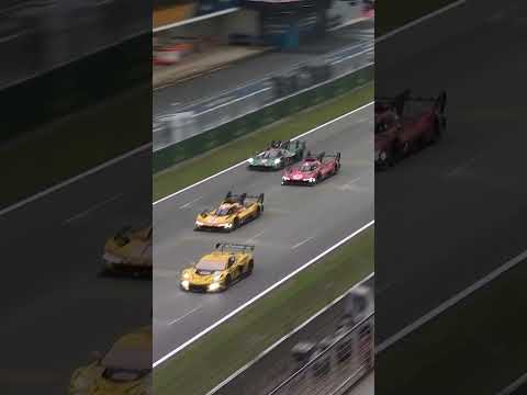 AGGRESSIVE racing on the restart! 💥