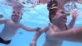 剛出世嬰兒潛水的反應，超級可愛