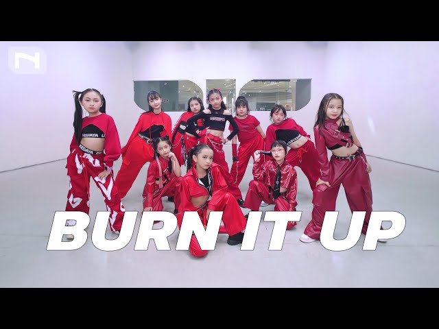 DANCE PERFORMANCE เพลง BURN IT UP ที่ฝึกทั้งการเต้น “HIPHOP และ FOOTWORK“ คลาสเด็กฝึก INNER TRAINEE