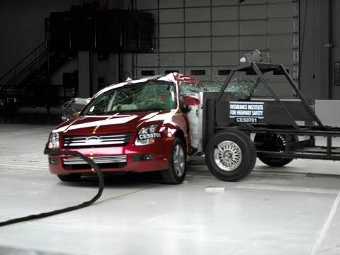 Video Crash Hamur Ford Fusion ABD 2005 - 2008