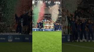 Juventus Women lift the Serie A trophy 🔥🏆?? #scudetto #celebration #champions