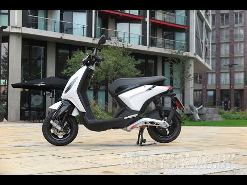 SLUK | First ride Piaggio 1 Active electric scooter