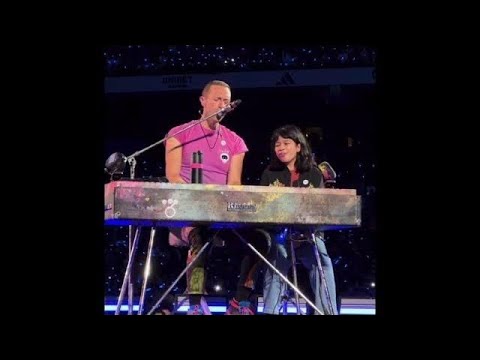 Coldplay and a Young Indonesian fan performing “Daddy” Emotional duet (Copenhagen 2023) #coldplay