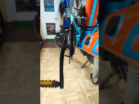 Crankset failure - JNT Bike Serv     #bikechain #broken #bicycle #chain #jntbikeserv #crankset