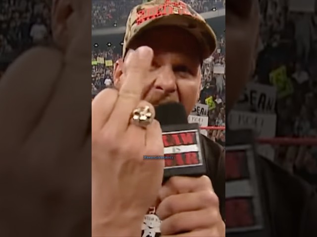 Stone Cold SHOWS middle finger to Triple H #stonecold #tripleh #therock #undertaker #wwe #ufc #jre
