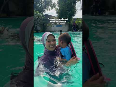 POV BAYI 1 TAHUN BERENANG DI KOLAM 1,3 METER