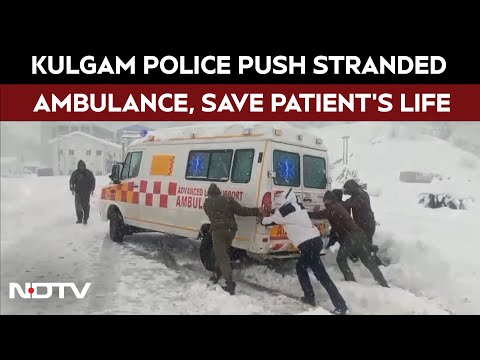 J&K News Today | Kulgam Police Push Stranded Ambulance in Snow, Save Patient’s Life