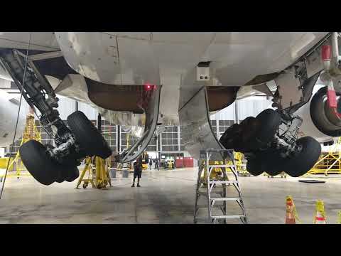 pueba de trenes de aterrizaje de un #boeing777 #landinggear
