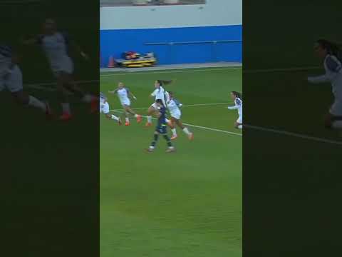 El taconazo mágico de Itzi Pinillos para adelantar al FC Badalona