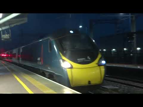 390008 arriving at Rugby, WCML (27/12/22)