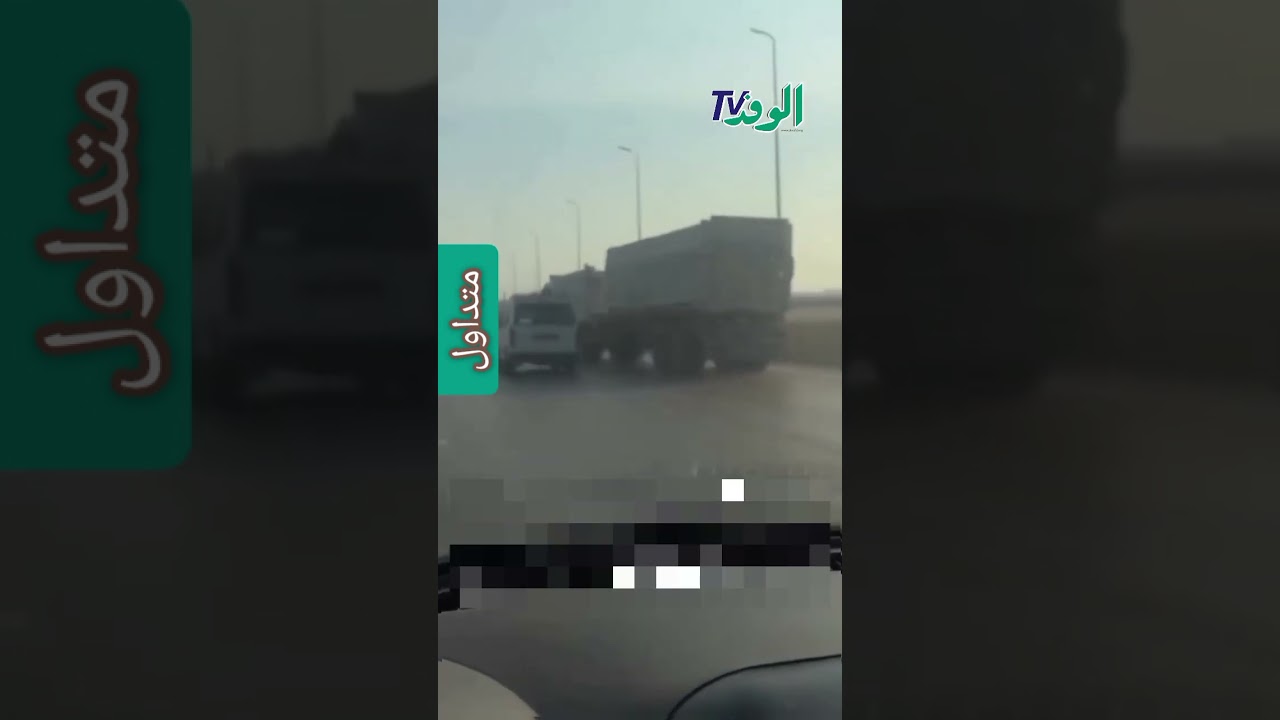 "بيعمل غرز".. سائق تريلا يسير بسرعة جنونية ويتسبب في تصادم عدد من السيارات