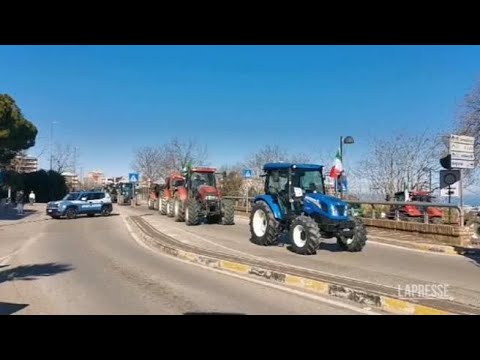Agricoltura, 120 trattori invadono Termoli per protesta