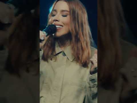 Deus é quem me fortalece! 💪✨ #JullianySouza #Louvor #Gospel #Shorts #MúsicaCristã