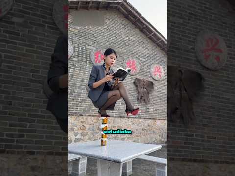 La obligaron a usar tacones… 😳