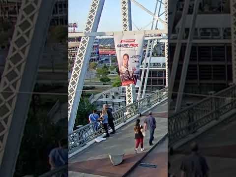 Bon Jovi helps talk woman off bridge