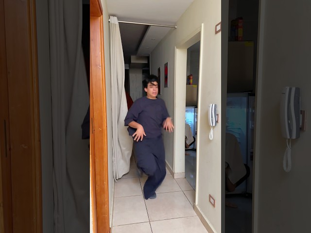 لما ادخل الحمام و اطفي النور بلليل 😂