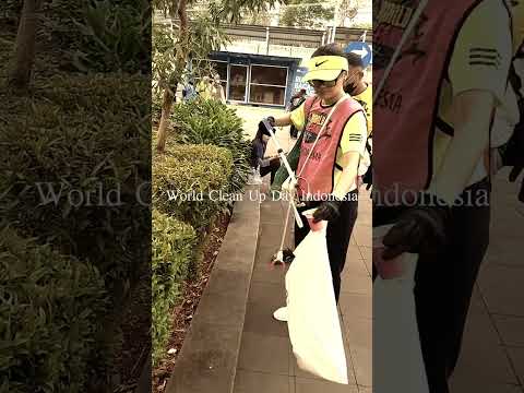 Orang Jepang Ikut Aksi Bersih-Bersih di Indonesia!