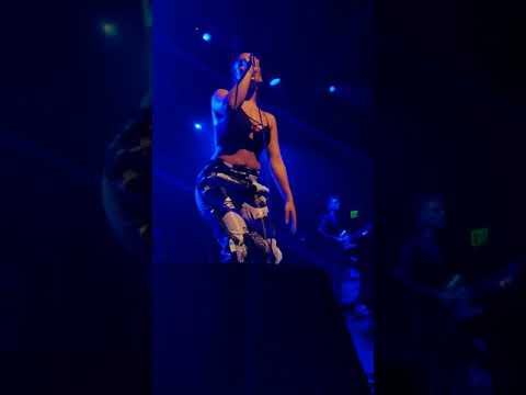 Jorja Smith Live - Blue Lights (Best Performance)