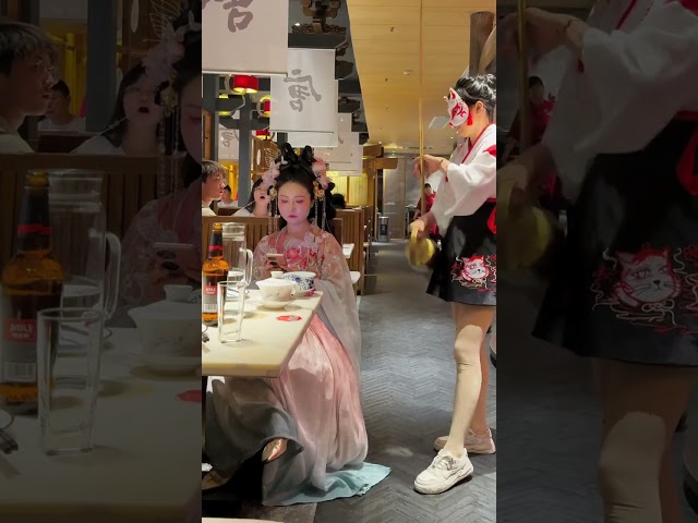 महिला दुखी लग रही है.丨小姐姐好像不开心呀#猫猫小可爱#汉服#二次元