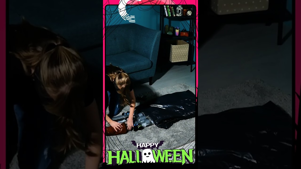 Neighbors might call the cops… 😳🖤🎃