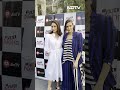 Kareena Kapoor और Neha Dhupia ने Paps के लिए स्टाइल में दिए पोज  - 00:57 min - News - Video