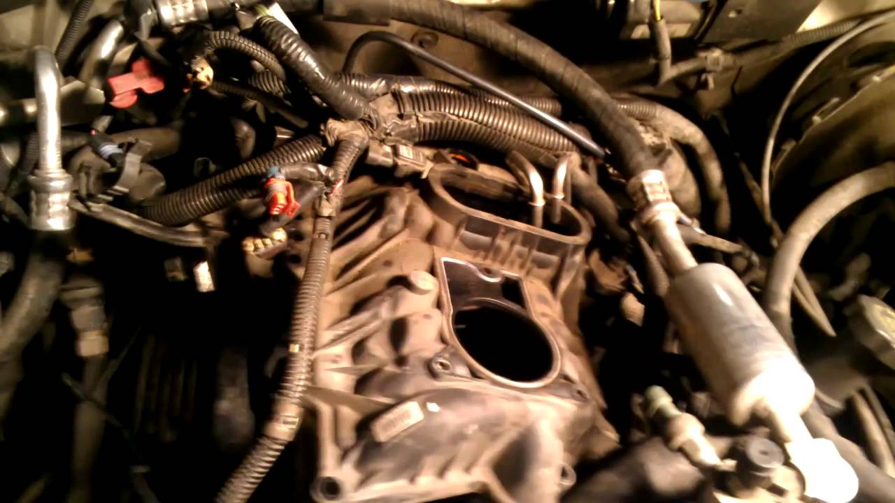 1999 Chevy Tahoe 5 7L fuel pressure regulator - YouTube 98 chevy fuel pump wiring diagram 