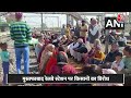 Haryana में किसान यूनियन ने किया विरोध, रेलवे ट्रैक पर बैठ गई महिलाएं | Farmers Protest | Aaj tak  - 01:23 min - News - Video