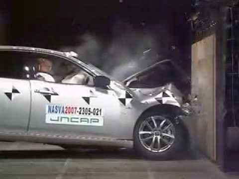 Video Crash Test Nissan Skyline Sedan din 2006
