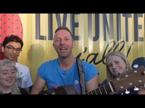 Coldplay - Humankind (acoustic with fans) outside the stadium in Dallas, TX - 5 May 2022