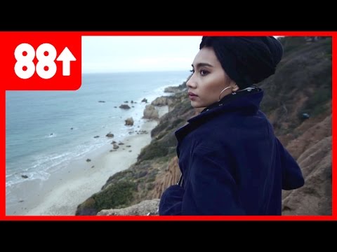 Yuna gives ANGELIC Live Acoustic Performance | Singing Spaceships