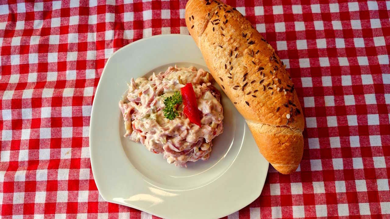 Rumcajs salát, u kterého jsem pochopil, proč ten hospodský lidi nebaví | @zadnyspeky