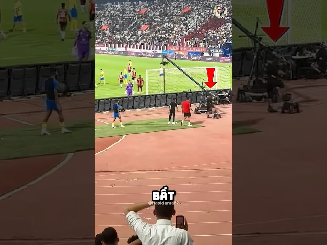 VÌ SAO NÊN NÉ LÚC RONALDO ĐANG SÚT 😱