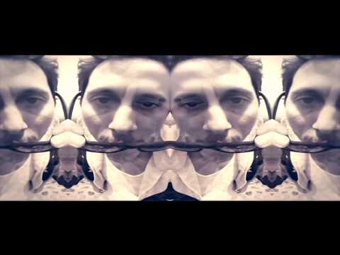 Apache y Canserbero - La del Estribo (Vídeo Oficial)