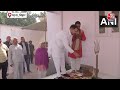 Bihar विधानसभा सत्र के बीच Tejashwi Yadav की Jan Vishwas Yatra, आवास पर की पूजा, बेटी के साथ आए नजर  - 04:27 min - News - Video