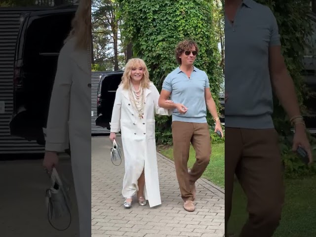 Алла Пугачева прилетела в Юрмалу на фестиваль Лаймы Вайкуле в компании Максима Галкина