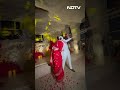 Sonakshi Sinha Wedding | Newlyweds Sonakshi Sinha And Zaheer Iqbal Dance At Reception Party  - 00:30 min - News - Video