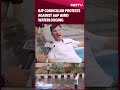 Delhi Rains | BJP Councillor Rows Inflatable Boat As Protest Against AAP Amid Severe Waterlogging  - 00:39 min - News - Video