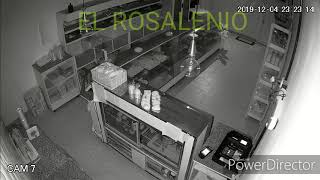 Así entraron a robar a la panadería