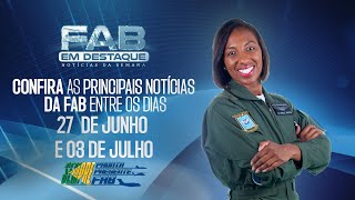 O FAB em Destaque desta sexta-feira (04/07), apresenta as principais notícias da Força Aérea Brasileira (FAB), referentes ao período de 27 de junho a 3 de julho. Entre os destaques, está a formatura de 156 Capitães da Turma Jambock, que concluíram o Curso de Aperfeiçoamento de Oficiais da Aeronáutica (CAP) 1/2025.

A edição também informa a abertura do período de inscrições, até o dia 28 de julho, para o Curso de Formação de Sargentos da Aeronáutica, que oferece 206 vagas distribuídas entre diversas especialidades.

Outro destaque é a realização do Curso de Adaptação em Saúde Operacional (CASOP), promovido pelo Instituto de Medicina Aeroespacial (IMAE) no Centro de Instrução e Adaptação da Aeronáutica (CIAAR), com a capacitação de 62 profissionais de saúde para atuarem em condições operacionais adversas.

Por fim, a edição aborda a atuação estratégica da FAB no controle e na defesa do espaço aéreo durante a Reunião de Cúpula do BRICS, com operação ininterrupta do  Departamento de Controle do Espaço Aéreo (DECEA) e do Comando de Operações Aeroespaciais (COMAE).