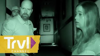 Spirit in Haunted Hotel Has A Message | Ghost Hunters | Travel Channel