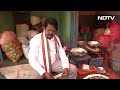 Tamil News | Making Garlands To Selling Veggies, Tamil Nadu Independents Unconventional Campaign  - 00:48 min - News - Video