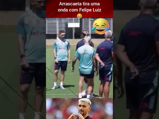 #futebol Arrascaeta tira uma onda com Felipe Luiz 😂⚽