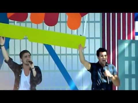 Confetti Falling- Big Time Rush at the Worldwide Day of Play 2013 mp3