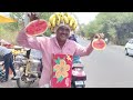 Pune Dancing Fruit Seller | This Fruit Vendor Sells Fruits Using Them As Props While Dancing  - 01:40 min - News - Video