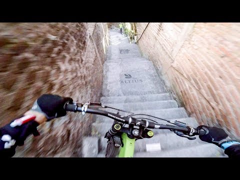 GoPro Awards: Rémy Métaillers Crazy Urban DH Run in Mexico
