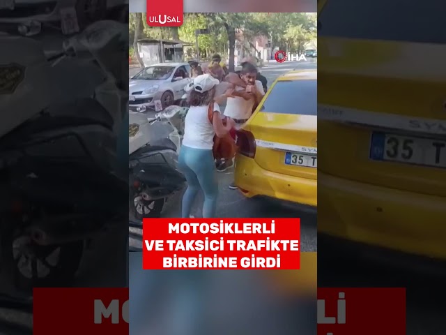 Motosikletli ve taksici trafikte birbirine girdi #shorts #motosiklet #taksi